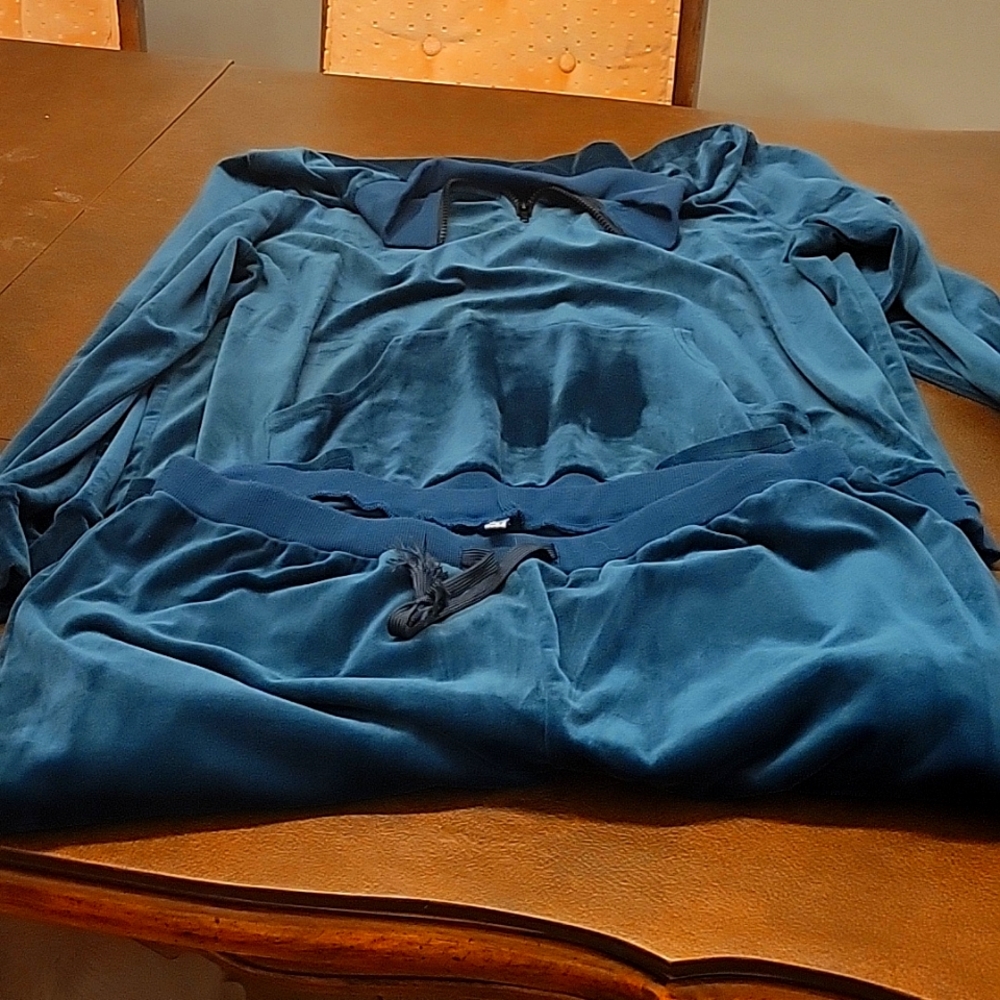 Emerald green valour lounge suit xxl.